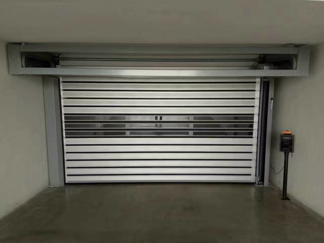 Powder Coated Industrial Roll Up Door 220mm Aluminum Slats Extension