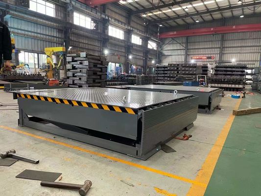 40000LBS Hydraulic Loading Electric Dock Leveler For Logistic Park