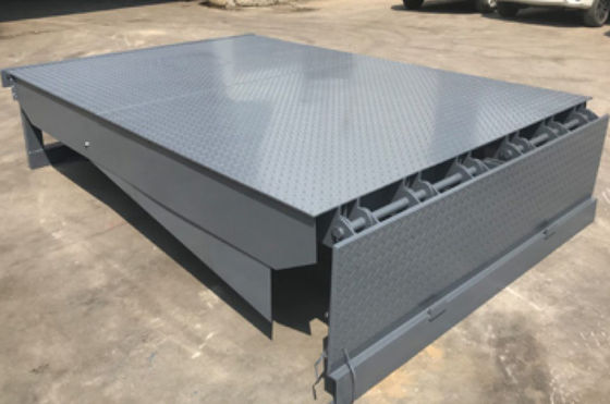 High Duty Hydraulic Loading Dock Leveler With 300mm Electric Mobile Container