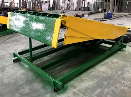 High Duty Loading Dock Leveler Hydraulic Power An Warehouse Mobile Container