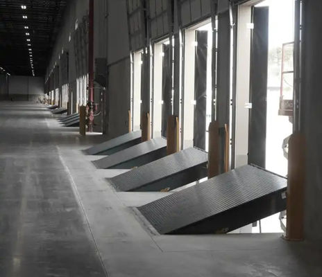Container Loading Ramp Adjustable Galvanized Dock Door Levelers Workshop Automatic Dock Plate 25000-40000LBS Safe Design