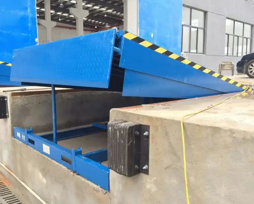 Electric Dock Door Levelers Workshop Automatic Dock Plate 25000-40000LBS Safe Design Forklift Hydraulic Lifting Platform