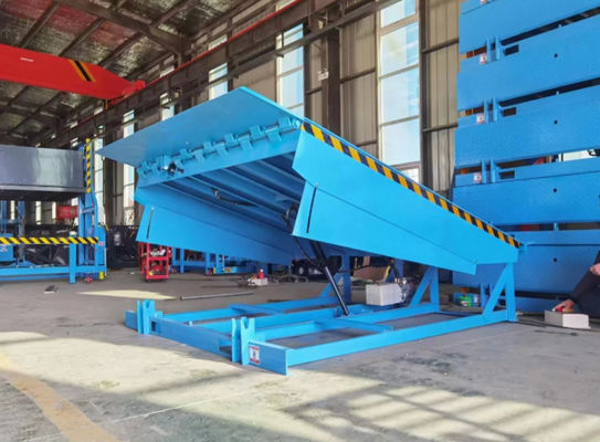 Stationary Hydraulic Workshop Automatic Dock Plate Dock Door Levelers 25000-40000LBS Safe Design With Safety Curbs