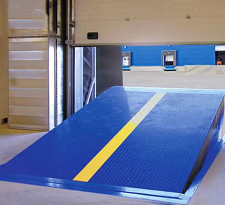 Galvanized Loading Dock Leveler 20000 Lbs Hydraulic On Site Installation Electric Controls 2 Ton 3ton 5ton For Cargo