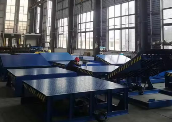 Customized Loading Dock Leveler With Electric Power Source 10 Capacity Warehouse Steel Portable Hydraulic Mobile