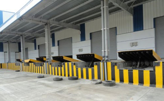 10000-20000 Lbs Loading Dock Levelers Galvanized Steel Safety Curbs And Bars On Site Assembly
