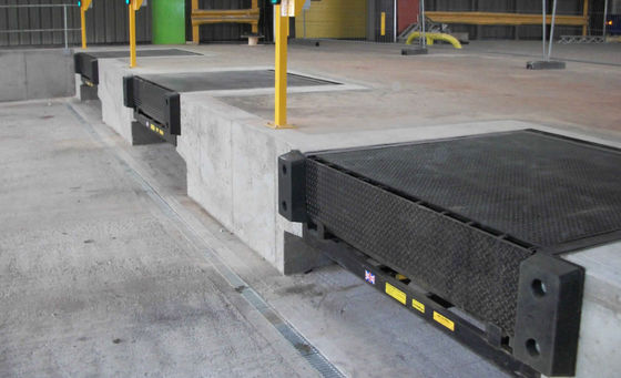 Electric Loading Dock Leveler With Enhanced Safety Features 8ton 10ton Container Stationary Boarding Bridge