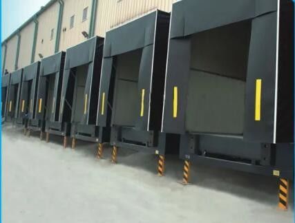 Mechanical Cold Storage Loading Dock Shelters PVC  Curtain Adjustable Retractable