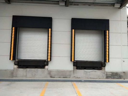 Adjustable Loading Dock Shelters Wear Resisting Fireproof Anti Pulling