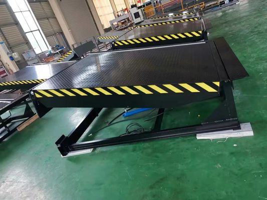 Hydraulic Industrial Loading Dock Leveler Push Button Security Checkered Plate