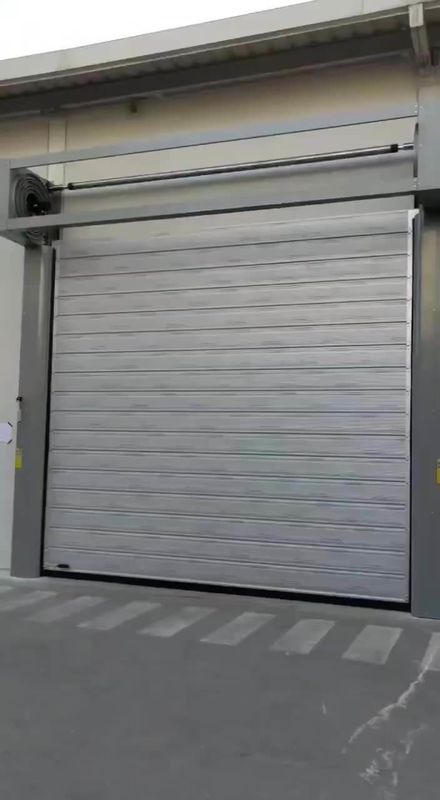 IP 54 Protection Class 0.20 Meter / Second galvanized Industrial Insulated Sectional Doors