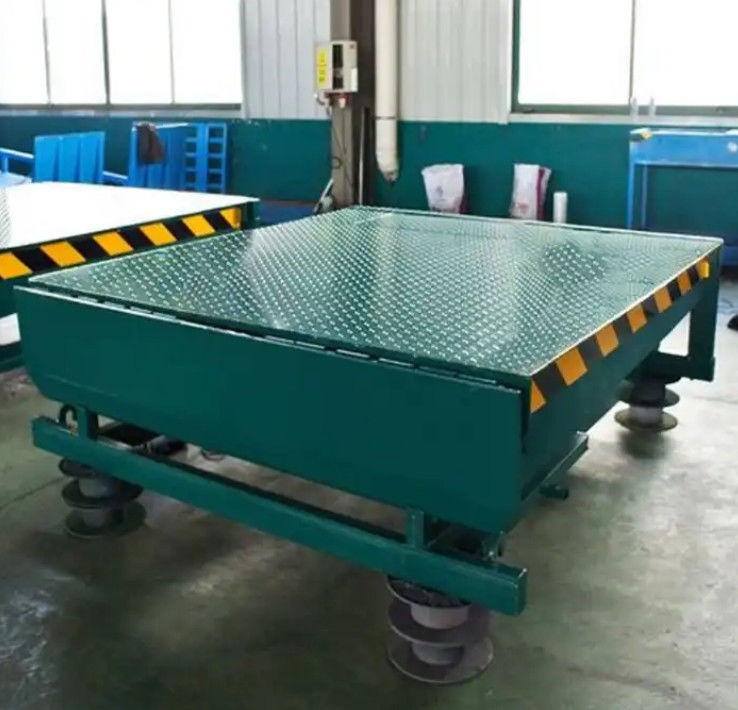 Stationary Hydraulic Workshop Automatic Dock Plate Dock Door Levelers 25000-40000LBS Safe Design With Safety Curbs