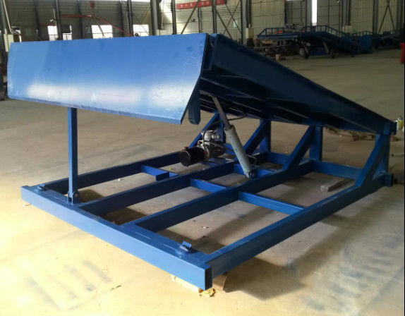 Customizable Electric / Hydraulic Loading Dock Leveler 10 000-20 000 Lbs Capacity Powder Coated/Galvanized Finish