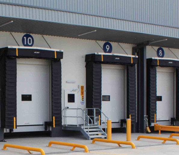 Easy Installation PVC Dock Door Shelter Providing Protection Against The Elements Customized Industrial