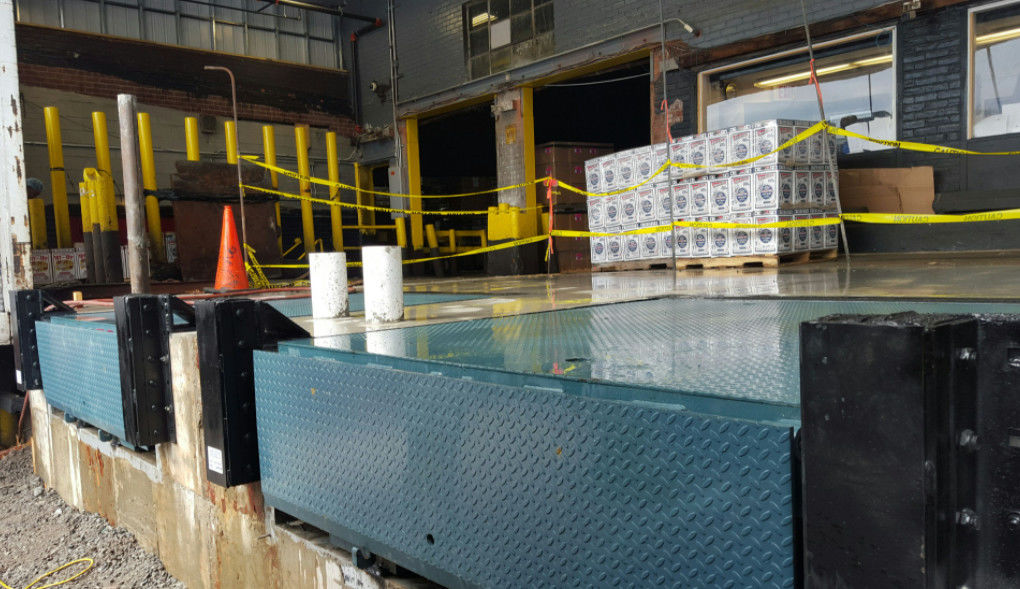 On Site Installed Electrical / Hydraulic Loading Dock Levelers 10 000 - 20 000 Lbs Capacity