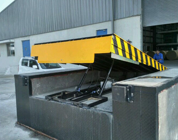 10000-20000 Lbs Loading Dock Levelers Galvanized Steel Safety Curbs And Bars On Site Assembly