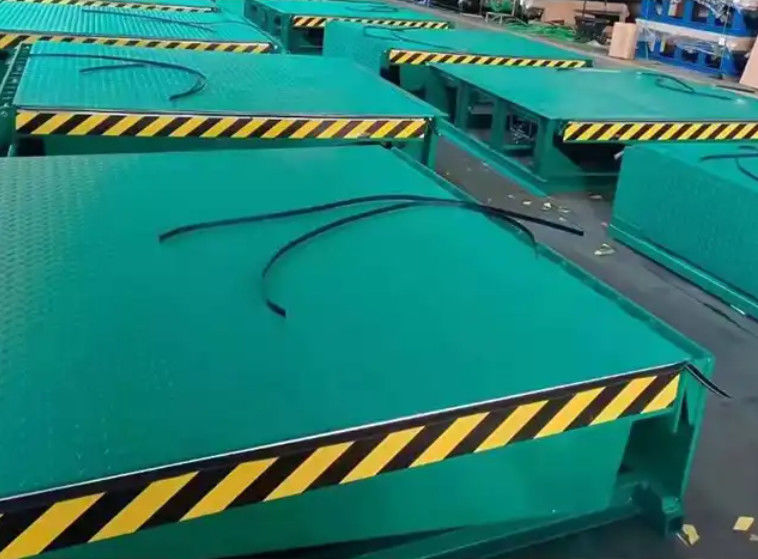 Electric Dock Door Levelers Workshop Automatic Dock Plate 25000-40000LBS Safe Design For Safe Loading