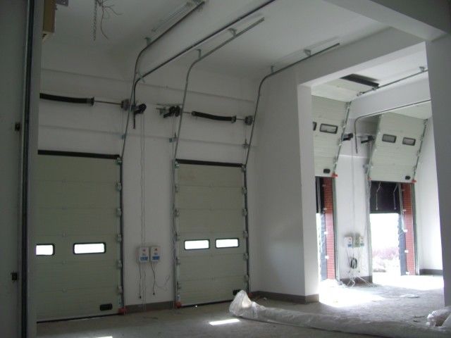 Commercial Sectional Doors 50mm-80mm Thickness Insulated Sectional Garage Door with Optional Ventilation