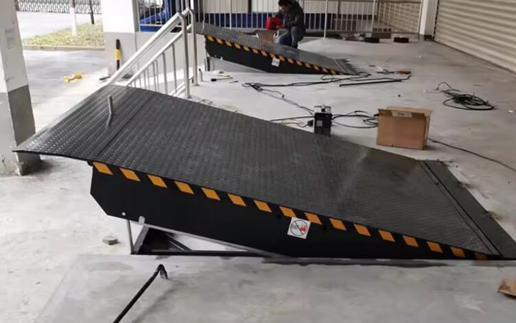 8T /10T Capacity Hydraulic Tons Warehouse Customizable Platform Size Workshop Automatic Dock Plate Dock Door Levelers 25000-40000LBS Safe Design