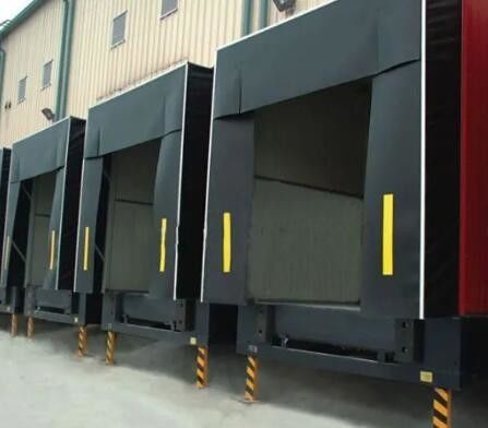 Fireproof  Loading Dock Shelters Polyester Fabric / Mechanical Dock